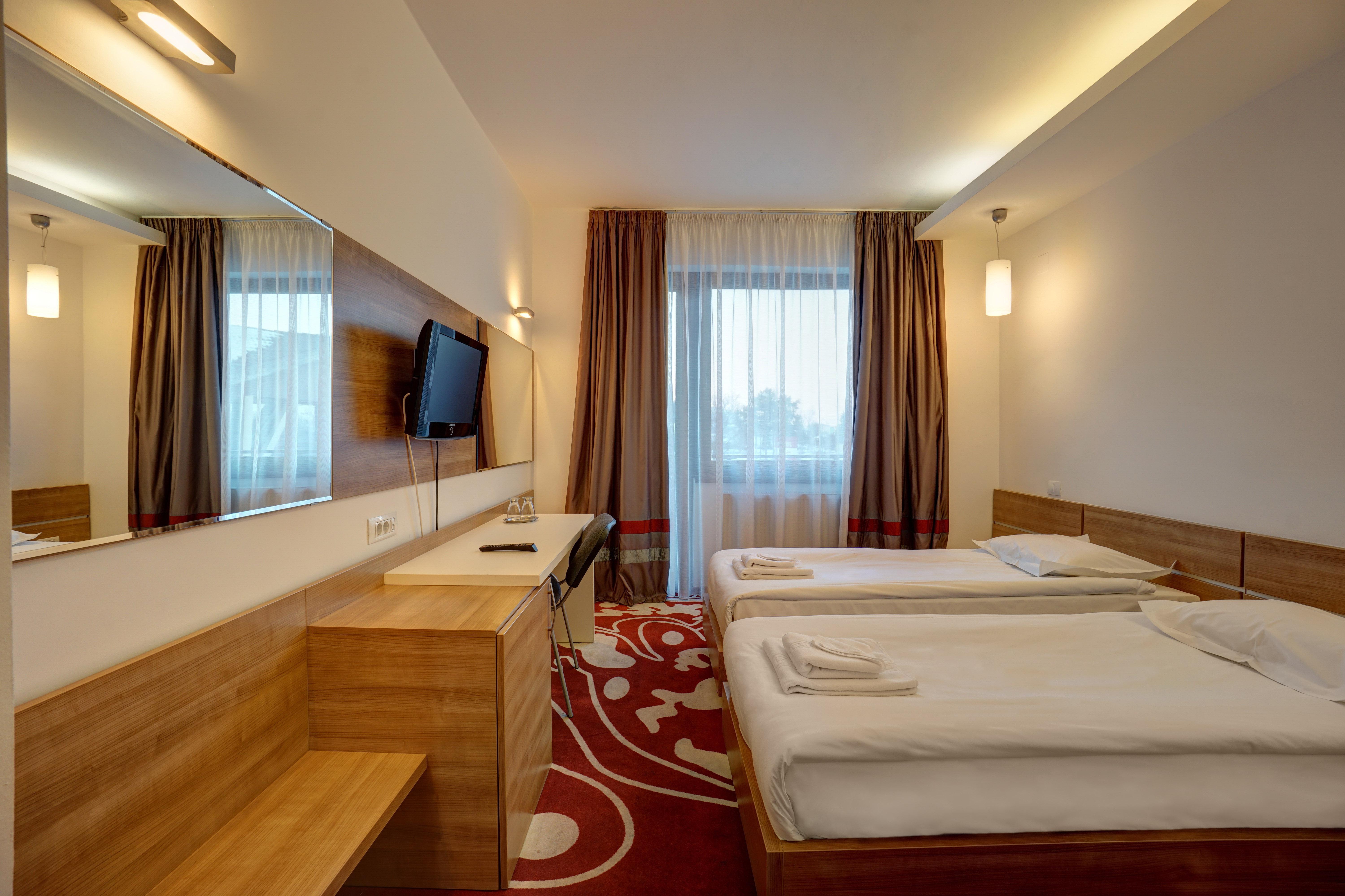 Hotel Ave Lux Sacele Exterior photo